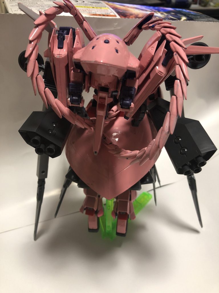 背面

ツインテールがよく目立ちますね（いろんな意味で）
急ごしらえでつけたエルフ・ブルックの追加ブースター、
そしてスカート下のバーニアが六機ほど追加しています。

そして背面を見た時にもうわかると思われますが、
あるものがついております。

このギミックは小説で投稿次第、
ガンスタで再編集して紹介いたします。