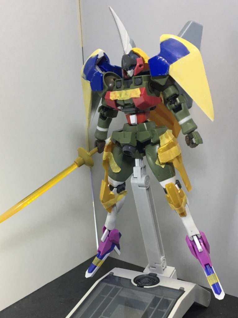 仮組み状態です⭐︎
この状態だと何のパーツか分かりやすいかと、肩にヘルムヴィーゲリンカーの膝アーマー、胸にグリムゲルデ、足にGルシファー、頭部にマックナイフツギハギしてます。