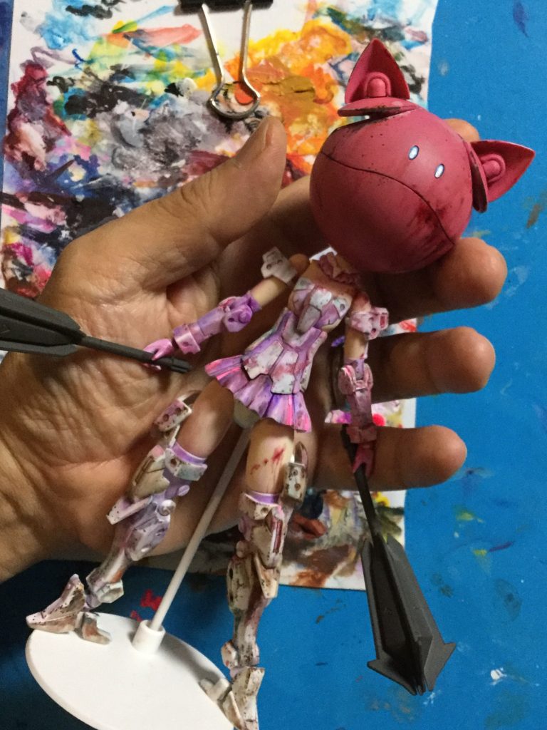 成型色を活かしつつ色塗り中