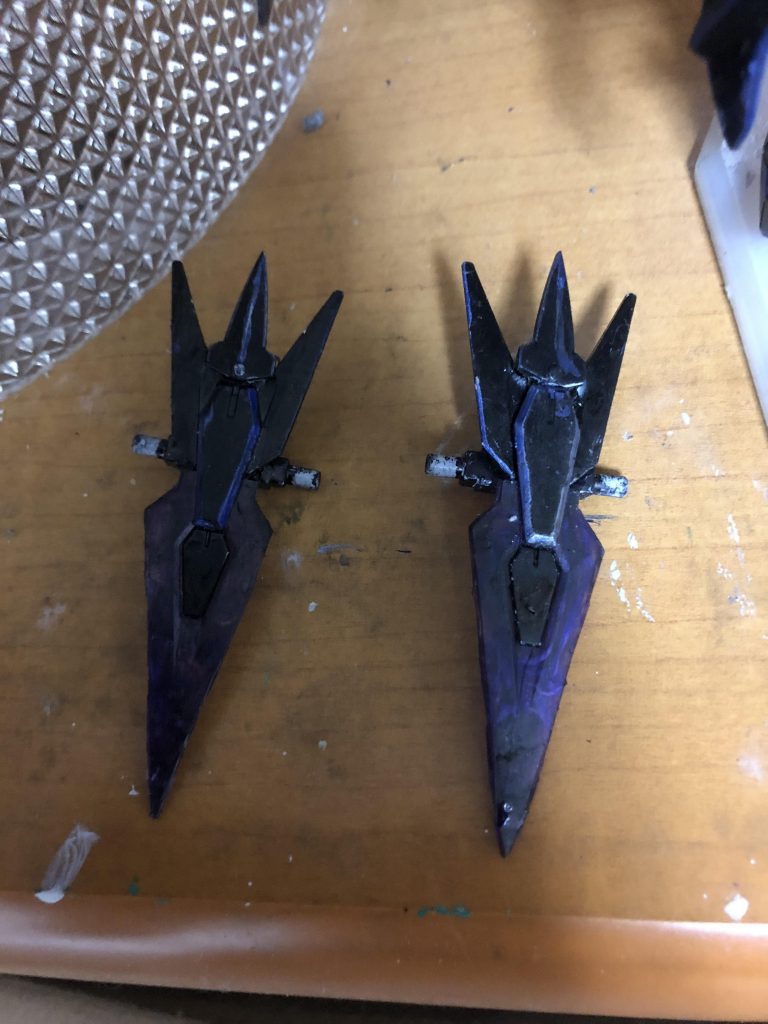 次は二つ目です。今度は盾です。クリアパーツ部分は型を取ってレジンで作りました。