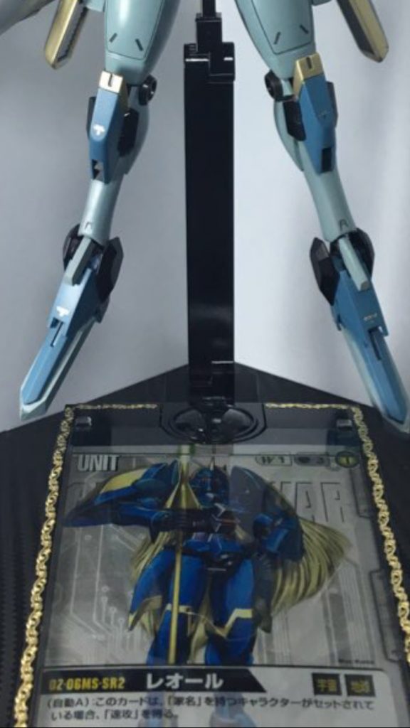 台座部分です。
台座はビルドファイターズの台座を黒で塗って100均のネイルアート用のシールを貼ってゴージャスに⭐︎
中にカードを入れてソレッぽく