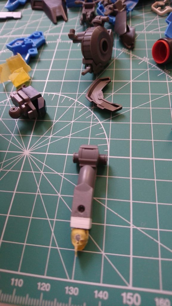 腰はプラ板で3ミリ延長しました