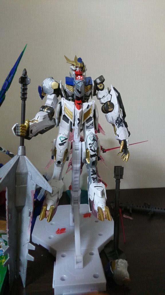 傷を塗装して、肩などに手を加えました