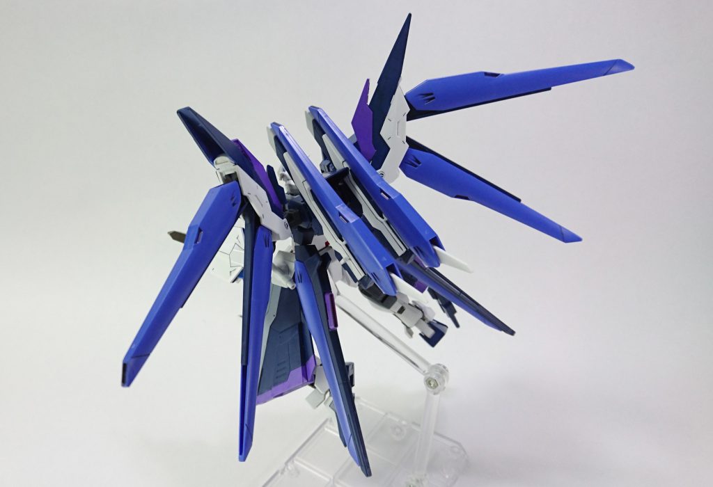 ウイングは奇跡の産物でしたが、予想以上にハマってくれたのかな?と思っています。
放射状にパーツが広がるのはカッコよくなる方程式だと思ってます。