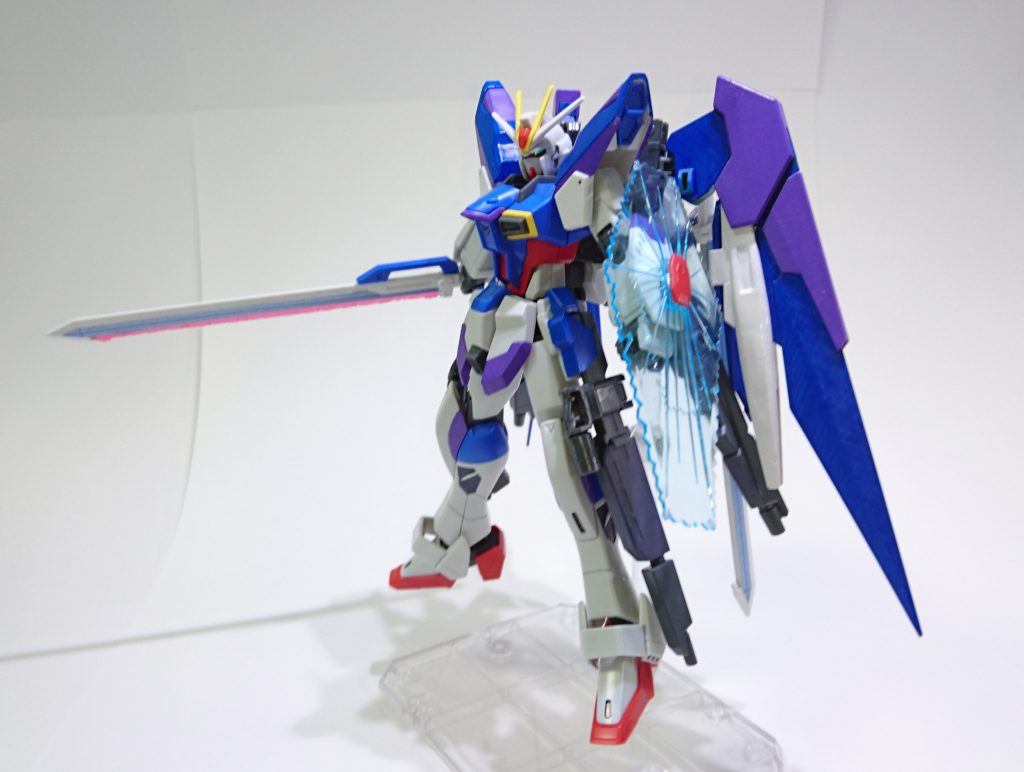 ビームシールドです。
たくさんの武器を扱うので固定式シールドでは邪魔だろうとビームシールドを装備させました。
エフェクトパーツもSフリーダムのそのままです。