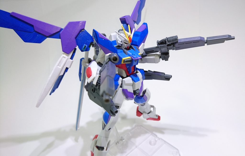 両手と腰から展開しフルバーストも可能です。