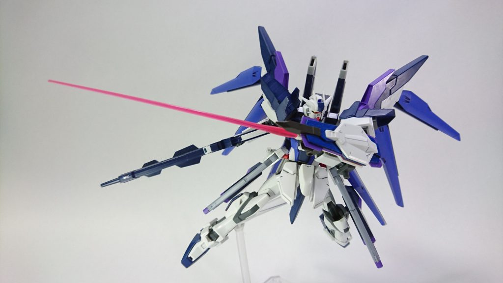 兵装統合功防盾
ビームサーベル、打突用ラムを備えたラミネートシールド。
これはビルドストライクのものをベースに改造しました。
インフィニットジャスティスのシールドの元っぽく・・・見え・・・て・・・ください・・・