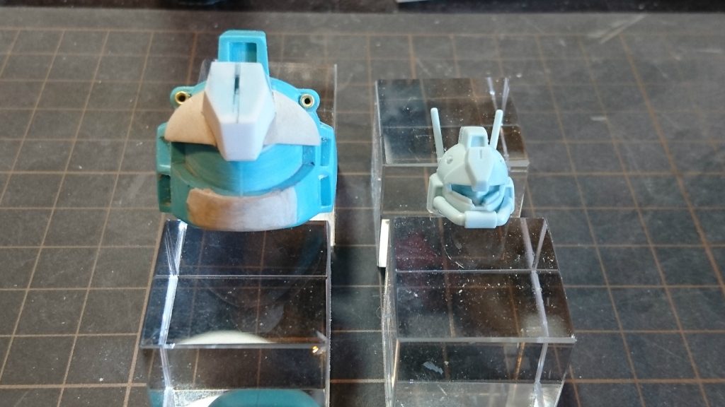 頭部です
おでこの形が気に入らなかったのでパテなどで作り直しました