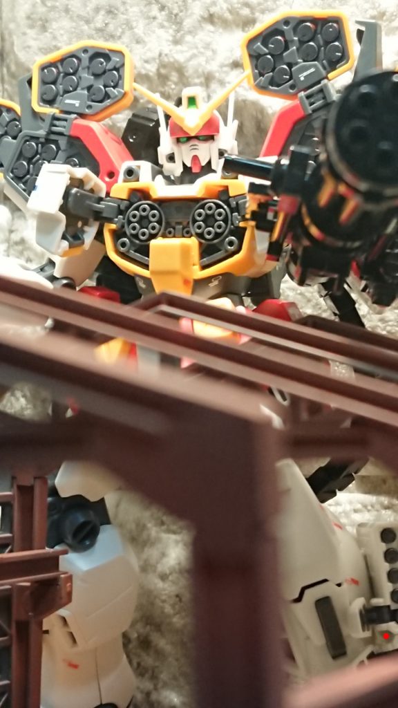 現状把握の為に最大望遠。この映像を見た司令部はあまりの重武装に基地の壊滅及び自分の運命を悟った。