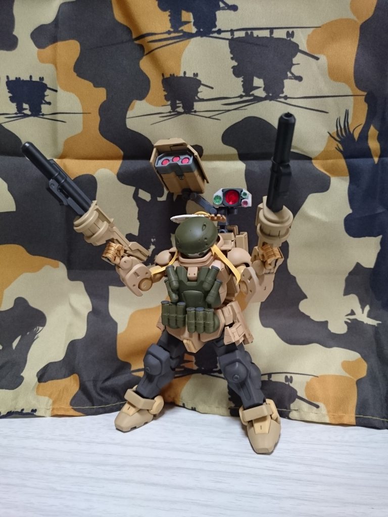 拠点破壊形態に変形。
レーダーとミサイルが展開。