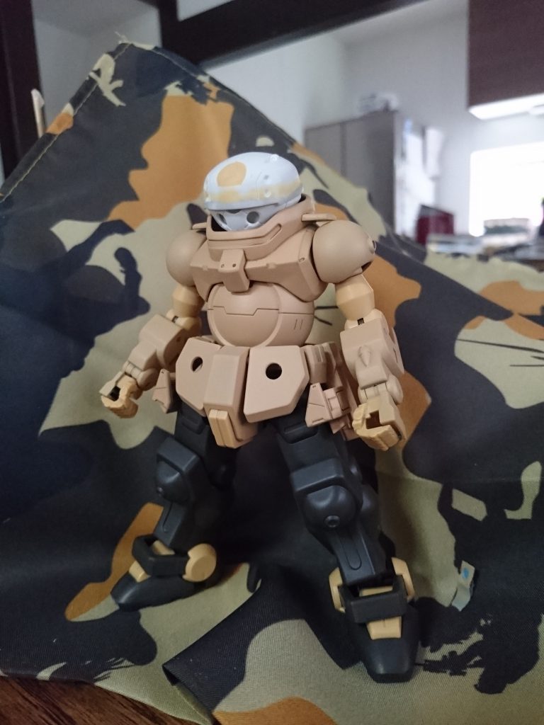 頭部はプラ板で延長。