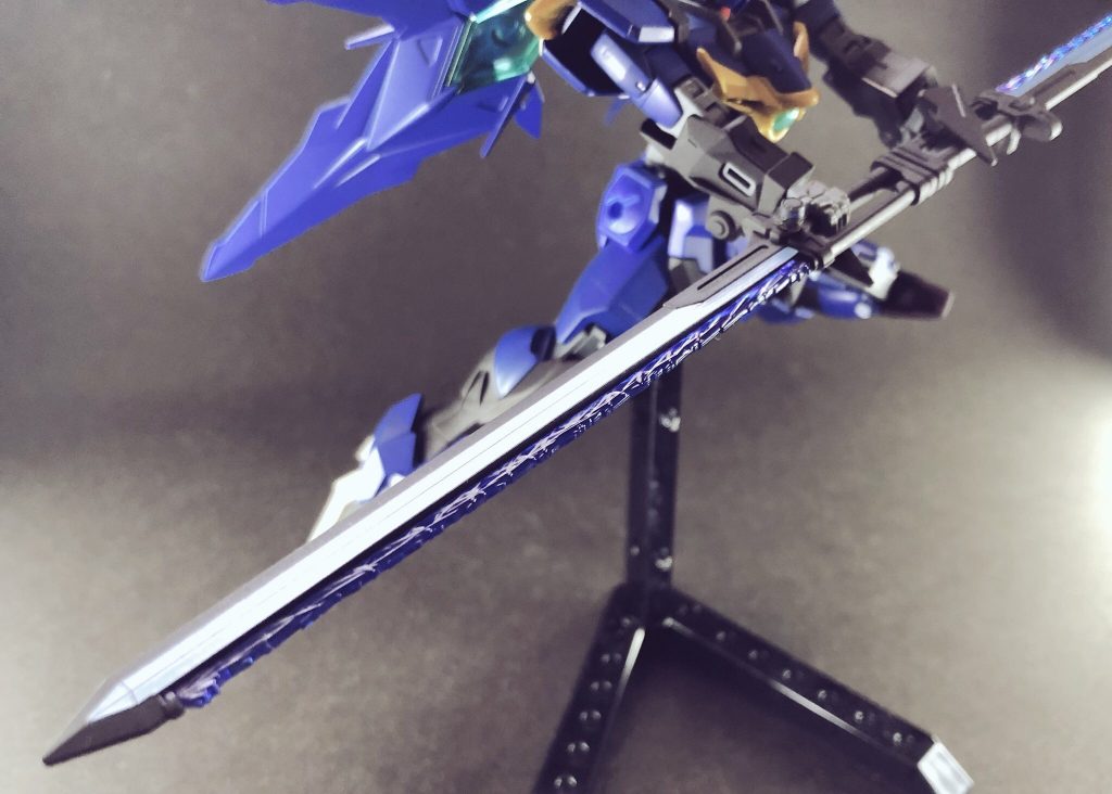 サイレントソードのソード要素、エクスカリバー・インビジブル(風王結界的な奴だ)。同ライブツアーのペンライト、「The Only Blueブレード」を意識したりしなかったり。