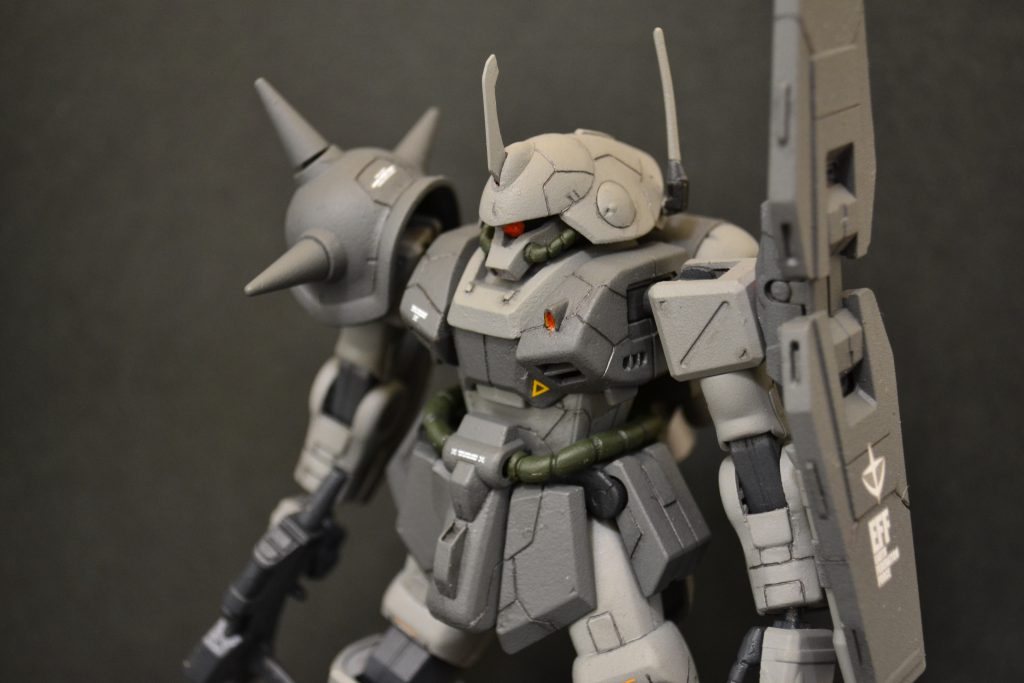 単調にならないように穴あけしました。