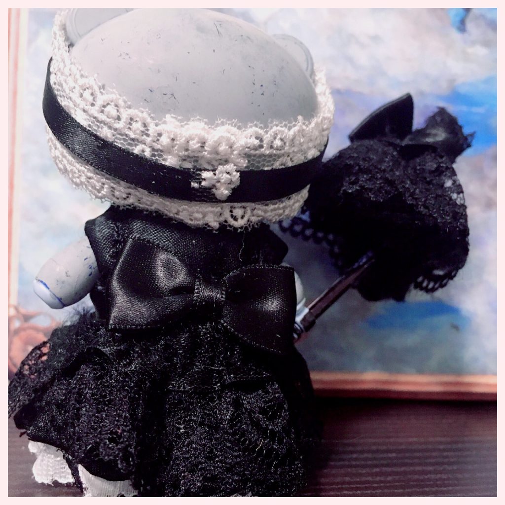 後ろ姿も可愛くしたくて、正面から全く見えませんが大きなリボンがポイント。
縫い目は全く見せないように頑張りました(*´∀`*)