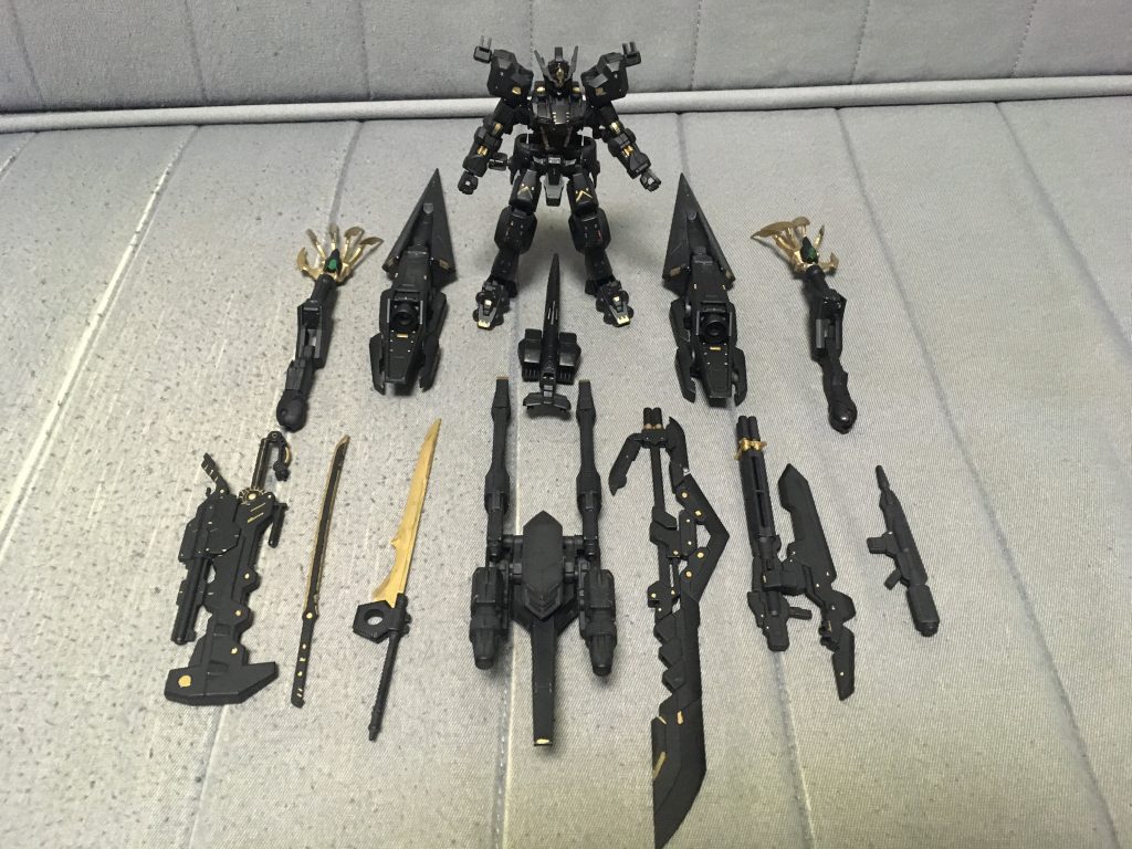 パーツ
色はタミヤの赤、金、メタルグリーン、スプレーのマットブラックです。
最後まで閲覧してくださった方々ありがとうございました!!