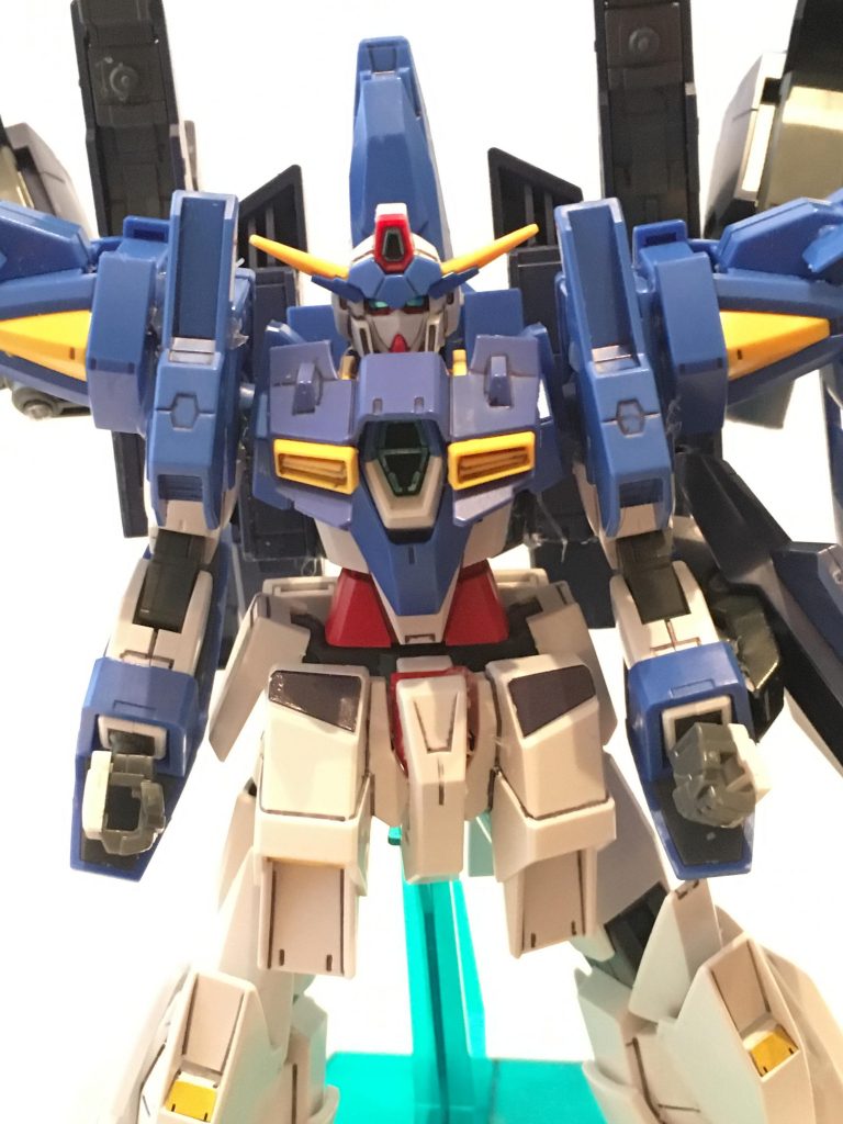 胸には、ライトニングzの胸装甲。肩はスパローとzz2のパーツを使って大型化。腕は少し短くしてます。フルアーマーzzをリスペクトです。
腰フロントアーマーのみフォートレスに変更。