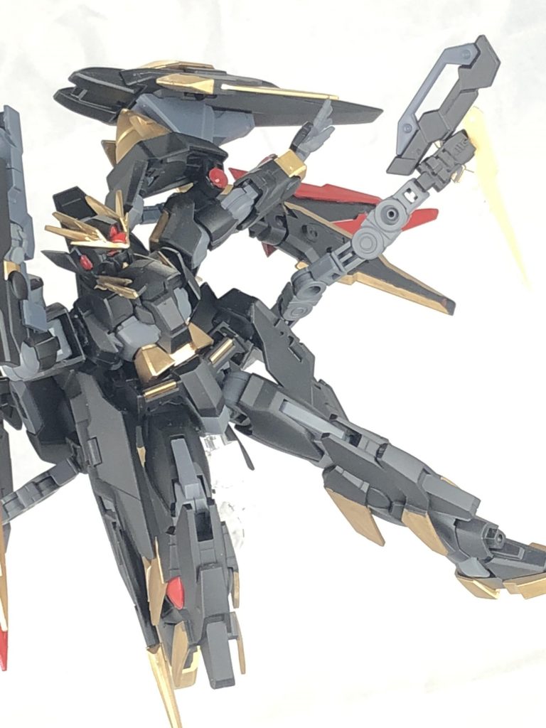 GNガンブレイド。フルセイバーの武装でアームを使って使用します。2つ連結することによってブーメランとしても使用が可能です。