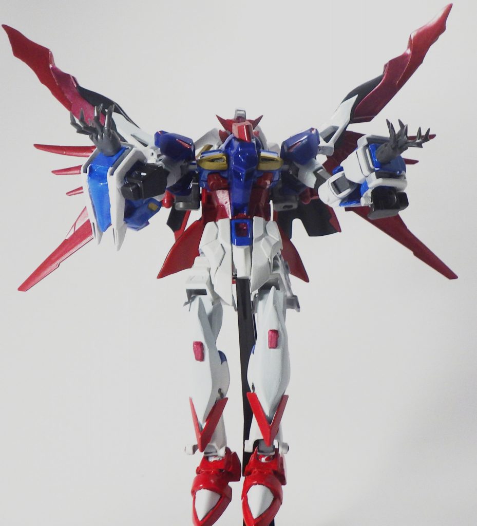 星の魔人ディスティニー!
理性が怒りに負けた時!盾に意識の飲み込まれ暴走状態となってしまうのだ!
というわけでリアル化ギミックです。
盾の後ろにリアル時のパーツが隠れておりそれらを展開。
全身に装着することでインパルスからディスティニーへと変幻します。