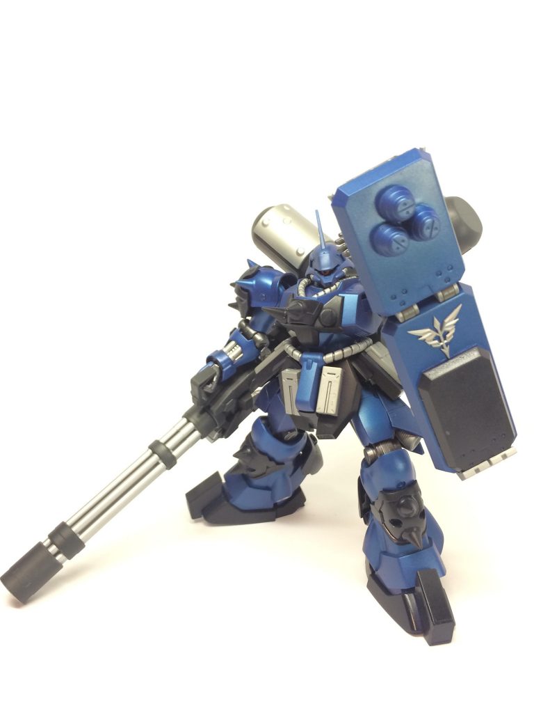 シールドや機体には装甲を追加

ネオジオンのエンブレムが眩しい