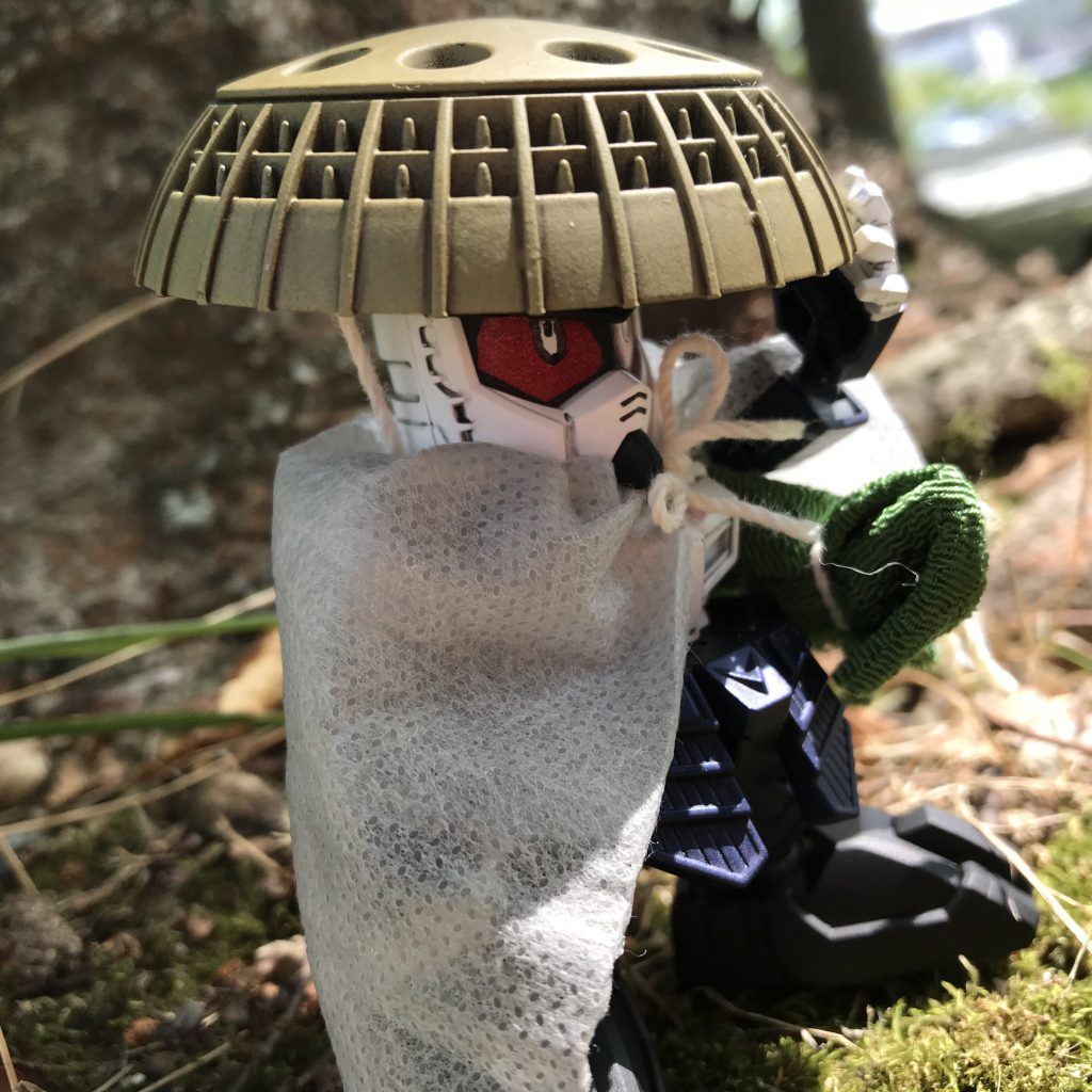 今回、初めて目の塗装を行いました!
ちょっと左右のバランスがおかしくなりましたが、そこはご愛嬌で。w
瞳の黒い線は、手がプルプルしながら描いたのでガタガタです!