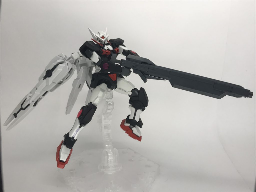 換装例その1
GNセファーを装備しました。実はこのGNセファーも、共通二穴に取り付けられるように改造しています。