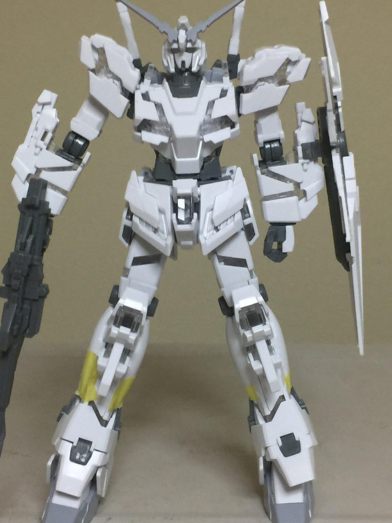 ユニコーンガンダムの素組みの製作工程です。