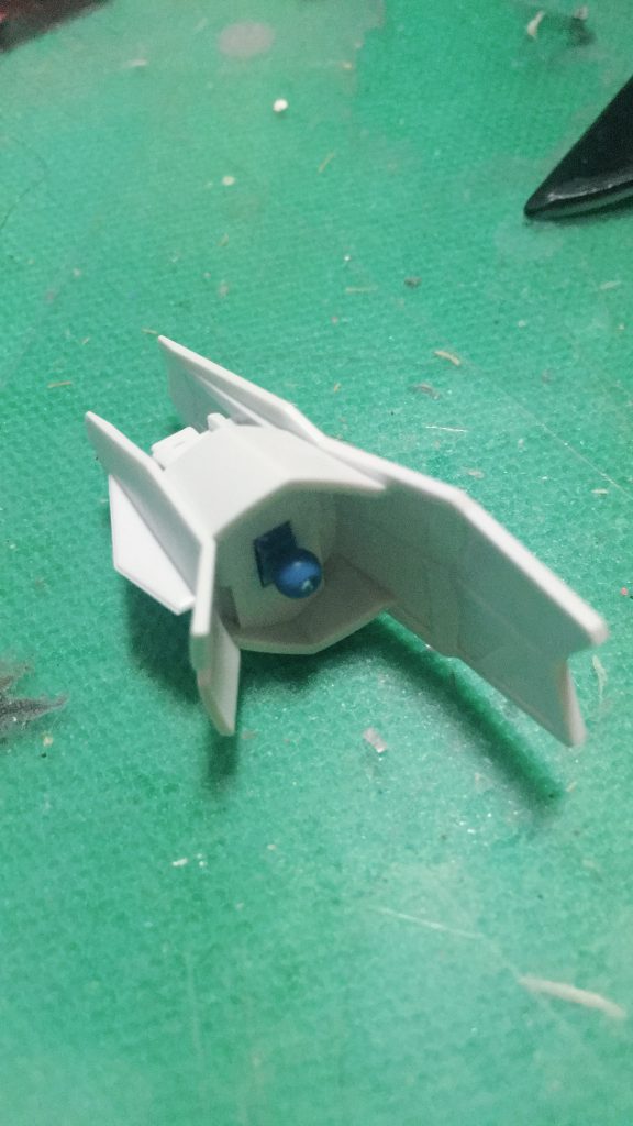 ガントレットセイバーに余っていたブルーフレームの左手を削り込んで接着。