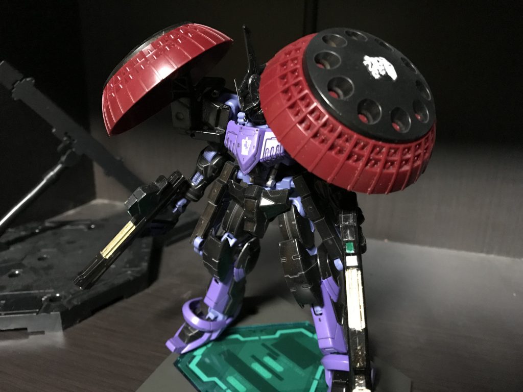 盾はギャンの盾です