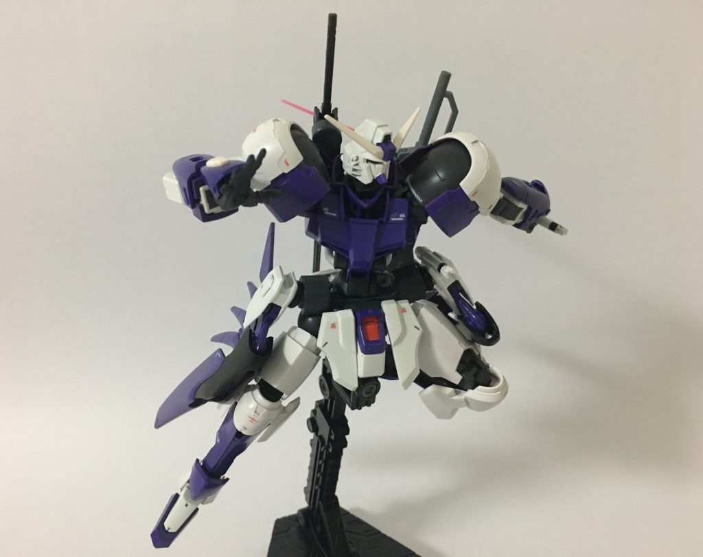 【パルマフィオキーナ掌部ビーム砲】
ゼロ距離からの高火力攻撃により一撃必殺を狙うことができる。しかし有効範囲がかなり狭くパイロットの技量が試される装備。