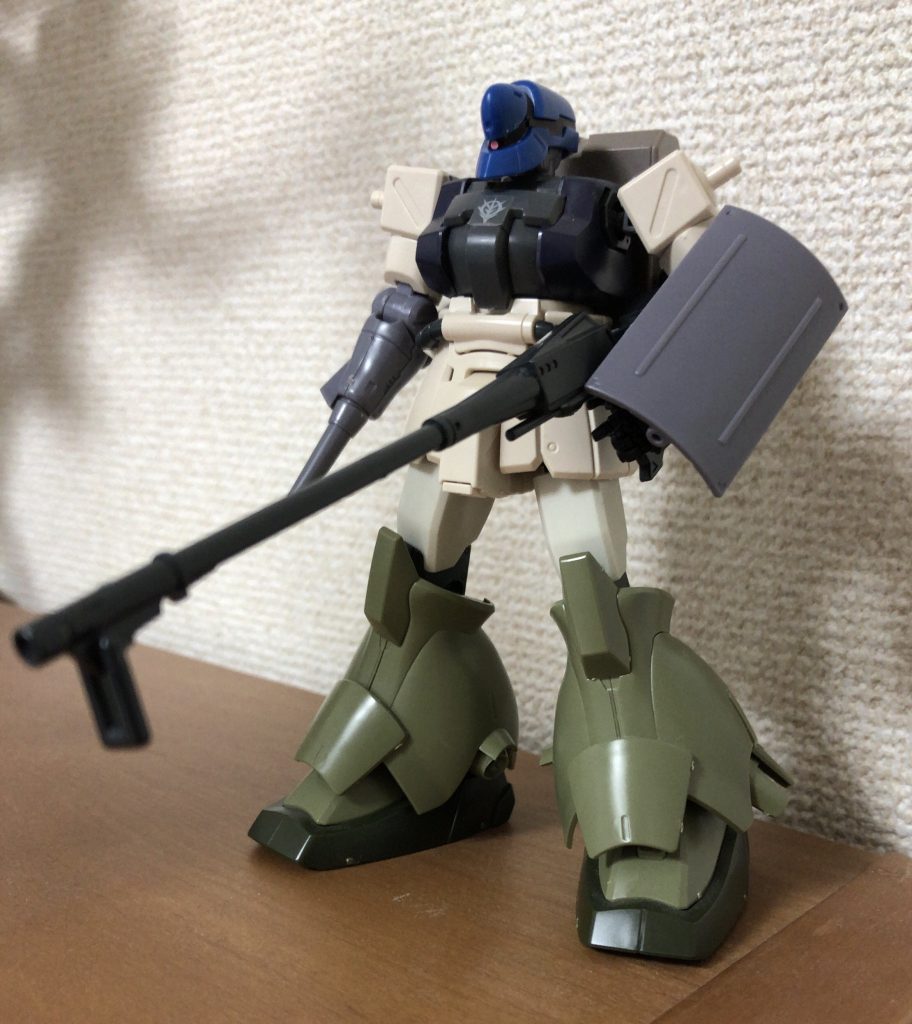 ご覧の通りのコンパチ機体。目立った改造はしておらず、せいぜい腰部フロントアーマーを分割にしたくらい。中学時代に作ったF2をスナイパーにしただけの機体を元にしたため当時の自分にイライラしながらの塗装、組み立てでした……