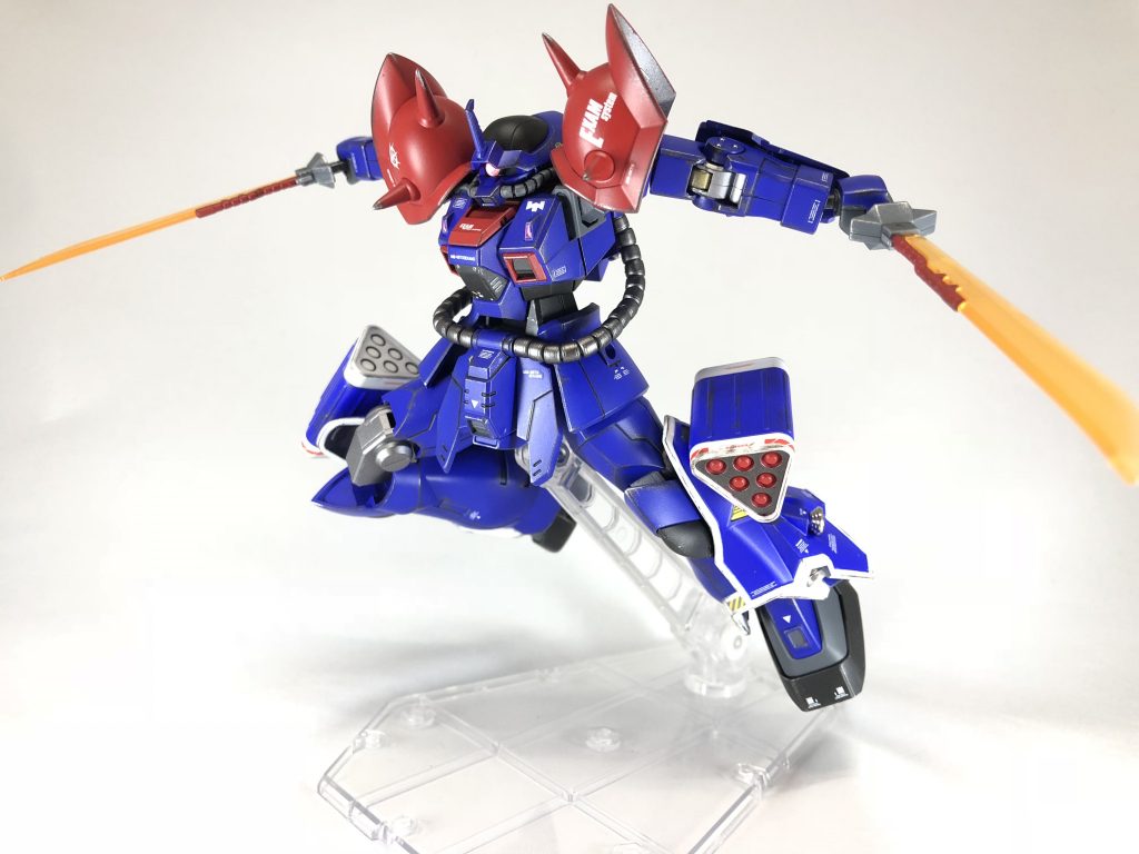 蒼き狂戦士、果敢に飛びかかる。