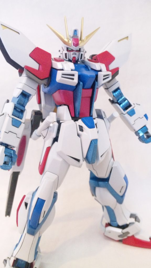 ツインアイやカメラ部はグラデーション塗装で発光しているイメージです。