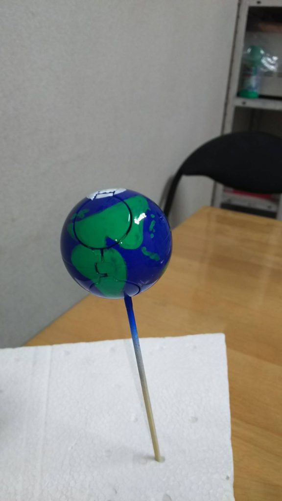 ちゃんと雲の下はこんな感じで世界地図が書いてあります。地味に北極南極も