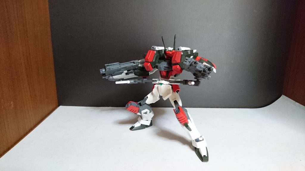 武装はガトリング砲が8門でシールド＆ビームサーベル2セット
そしてGFシステムとヴェルデバスターっぽくない武装です。