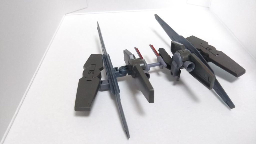 ブラストワイバーン
ブルートブースターに二基のバインダーガンを搭載し、中央アームユニットを撤去した新たな姿。火力、推進力強化に加え全体的に構造が単純になりドッキングプロセスの短縮にも成功。バインダーガンはチェインシャフトとのリンクギミックもそのまま受け継いでいる為、ウヴァルドーベル専用の支援機としての特性が強くなっている。
武装はバインダーガンに内蔵したビームキャノン。
〇ダイバー：NPD11：30式壱号
通常のNPDデータパックに調整を施した専用NPDが半自動操縦を行う。
〇パラメーター
格闘：E
機動：S
射撃：A
操作性：-
索敵：C
耐久：F
〇地形適性
空中：A
地上：B
水中：C
宇宙：S
山岳：C