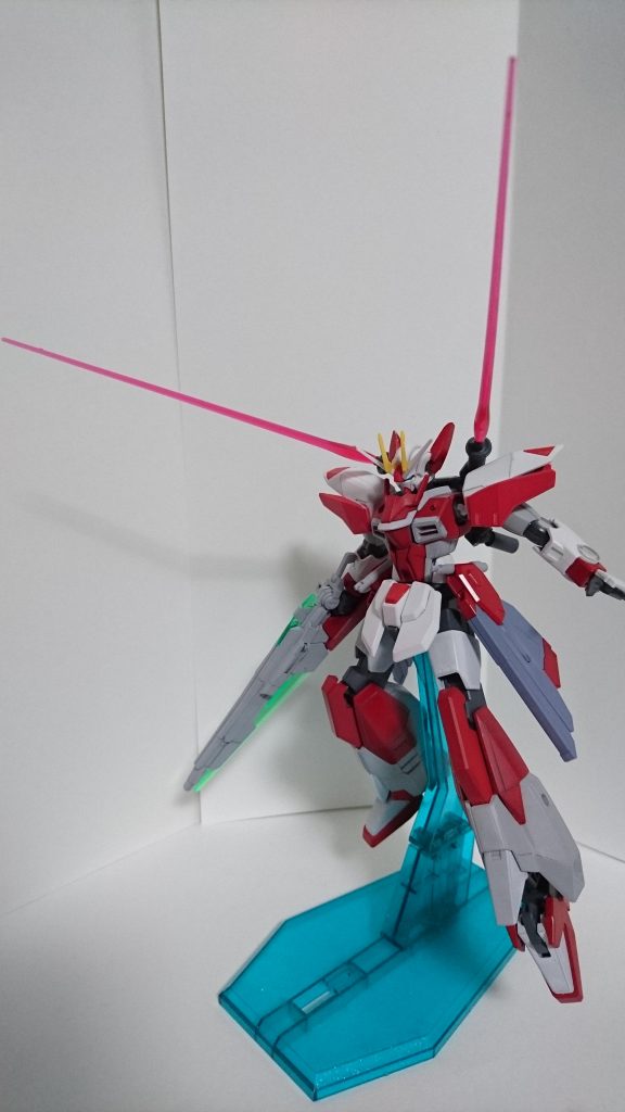 背面は多くの武装を取り付けること可能です