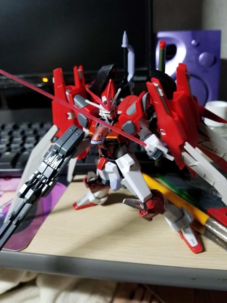 ツインバスターライフルはRG ウイングガンダムゼロ(EW)を使いライフルに装着可
ビームサーベルはスクランブルガンダムを使って簡易的な近接装備を付けました。