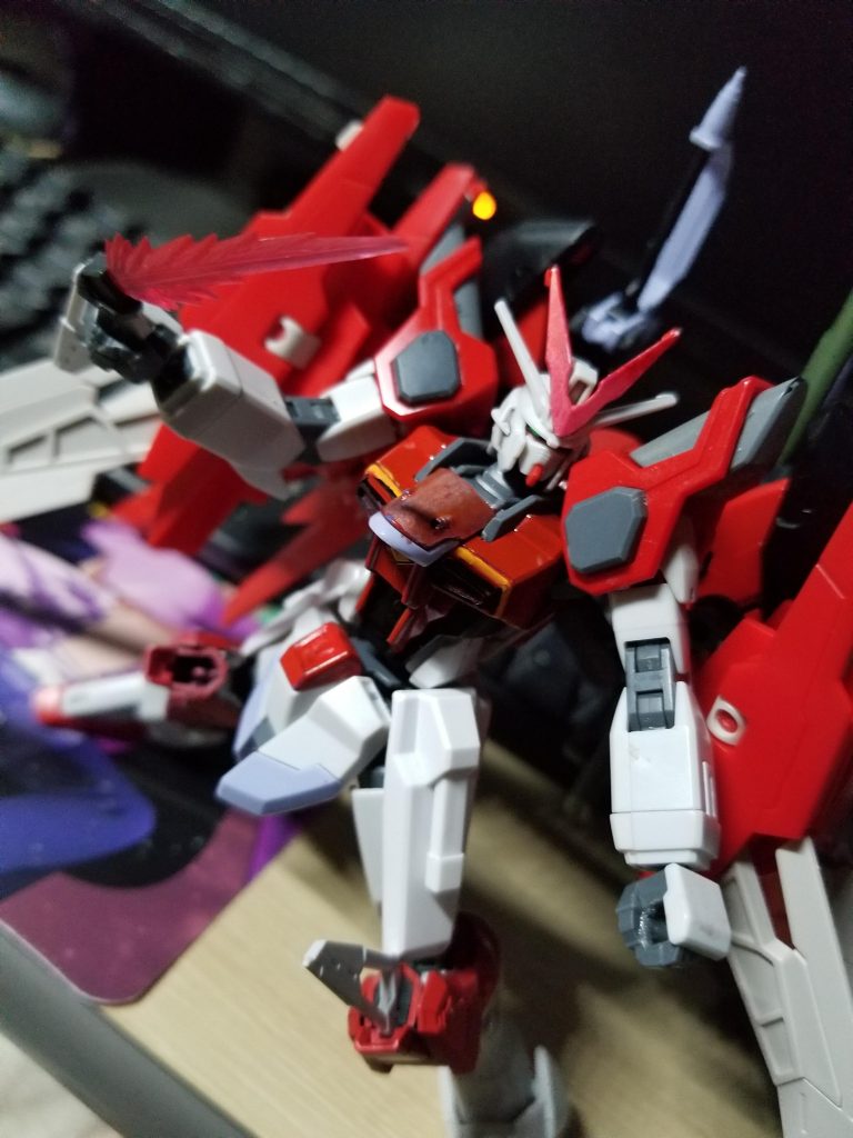 ビームブーメラン、フラッシュエッジ2は膝元にデスティニーの肩を接着