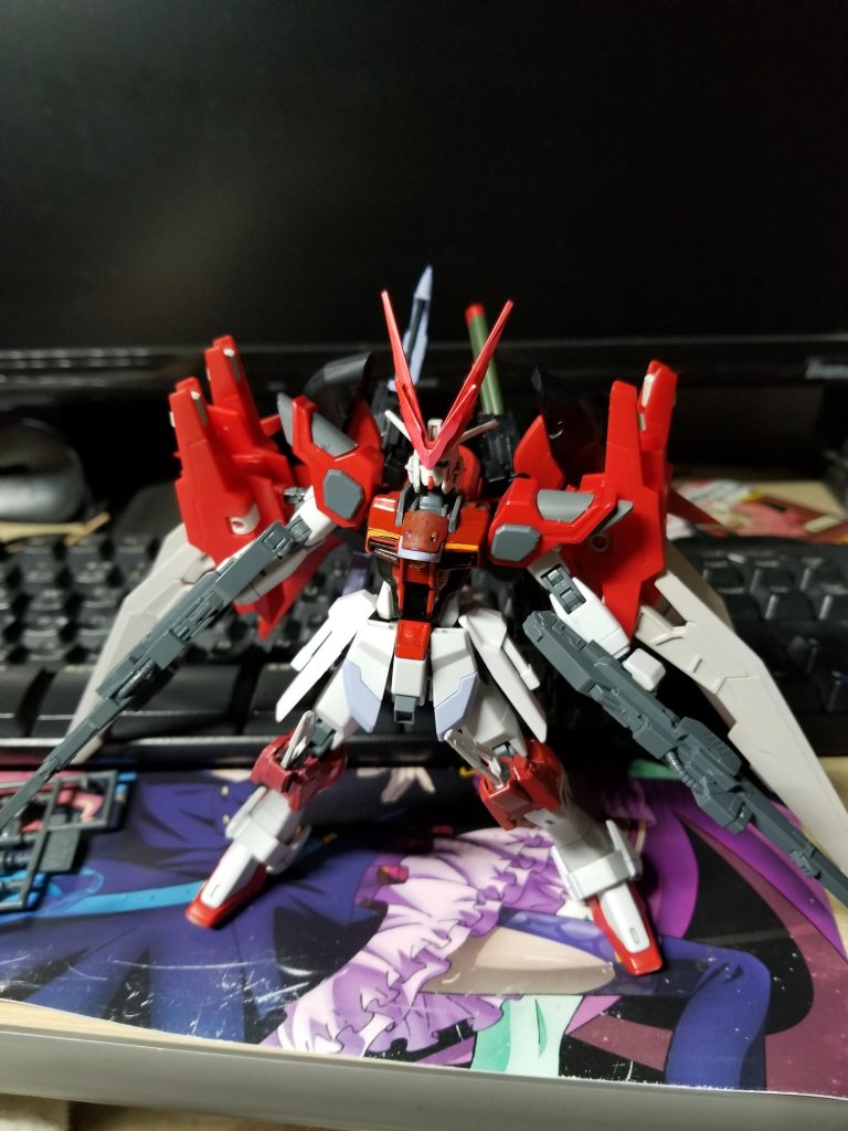 頭部のブレードアンテナにアストレイレッドフレームレッドドラゴンのドライグヘッドを採用、もちろんビームアンテナの差し替えも可能、ビームアンテナの展開時モードの名前は友人に見せた結果、ビクティニみたいと言われたので「ヴィクトリーモード」と名付けました