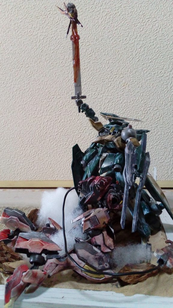 レクスの頭から剣にオルフェンズ特有のオイル?がつたうように見えるように透明レジンをたらしてから剣を塗りました。