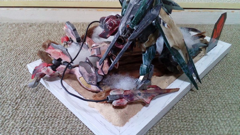 レクスのテイルブレードはできるだけ地面をはうように曲げています。