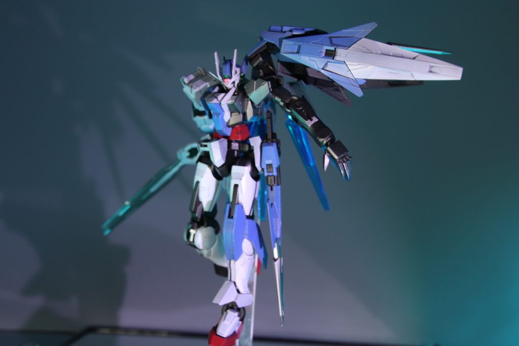 エクシアリペアⅣと
ノーネイムに影響を受けアシメトリーなデザインに改修