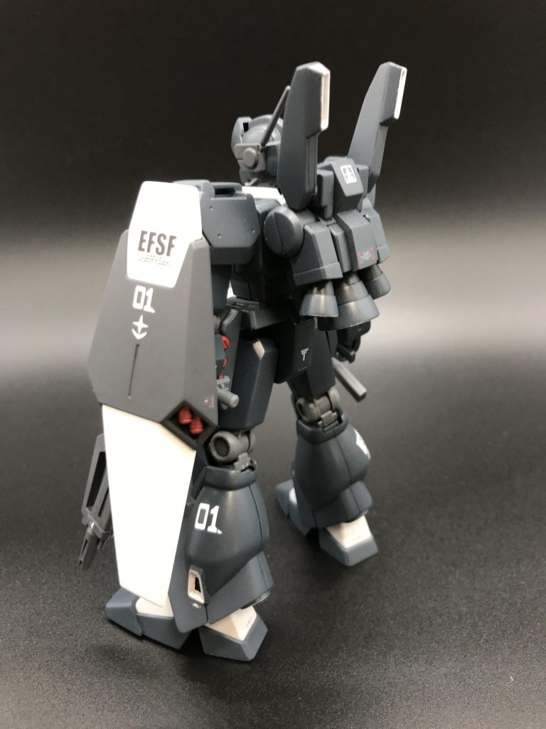 左後ろ。シールドのカラー変更と水転写デカールの組み合わせはけっこう気に入っています。