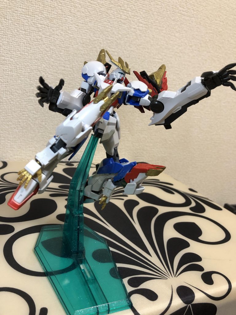 金色の部分はガンプラスキー粒子の結晶であり、ガンプラバトルを楽しめば楽しむほど硬度、破壊力が増します。ご都合主義なんて言わせない。