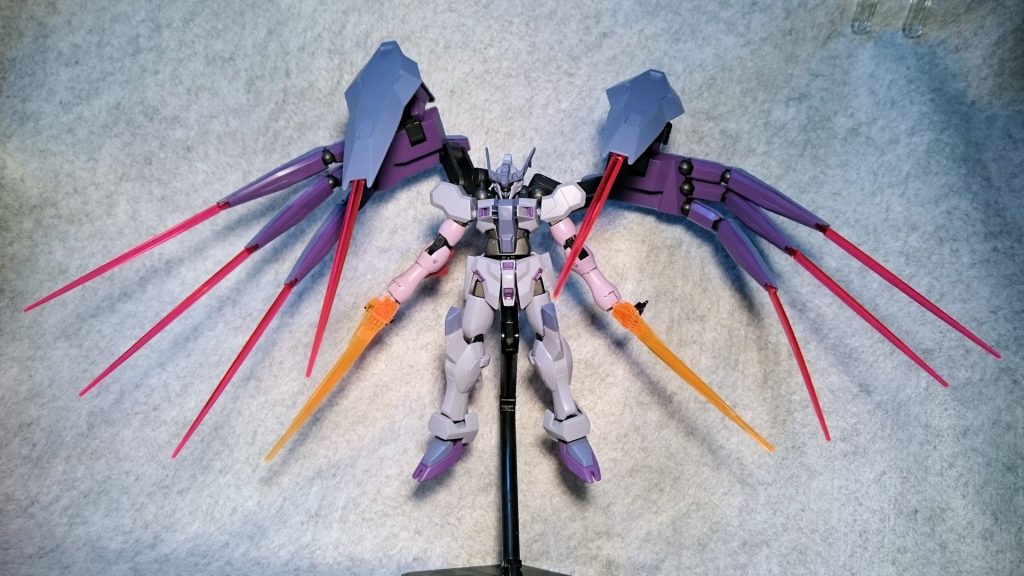 製作途中の画像
ジャイオーンにガラッゾの手付けたらビームサーベルいっぱいで強そうだなと思って作り始めたあんな現状に