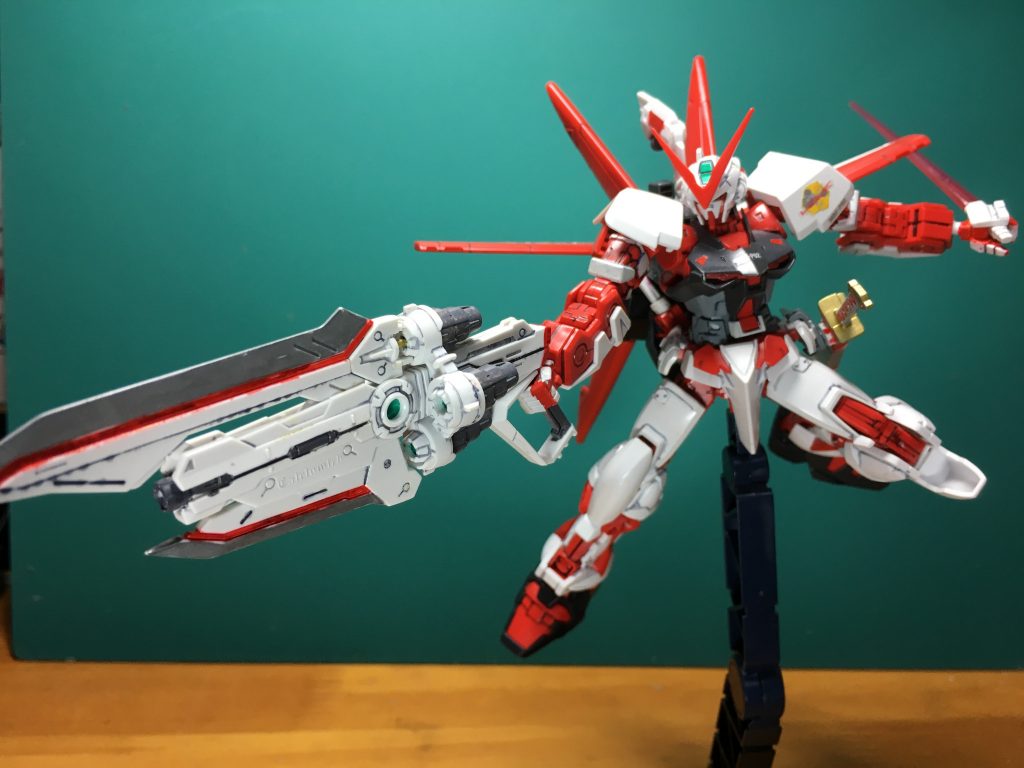 　発売当時はホビージャパンで外伝「DESTINY ASTRAY R」が進行中で、この連載で出たカレトヴルッフとドライグヘッドも付録でついてきました。

　基本的に合わせ目を消しただけです。フライトユニット中央に装着するアームはつけっぱなしです。