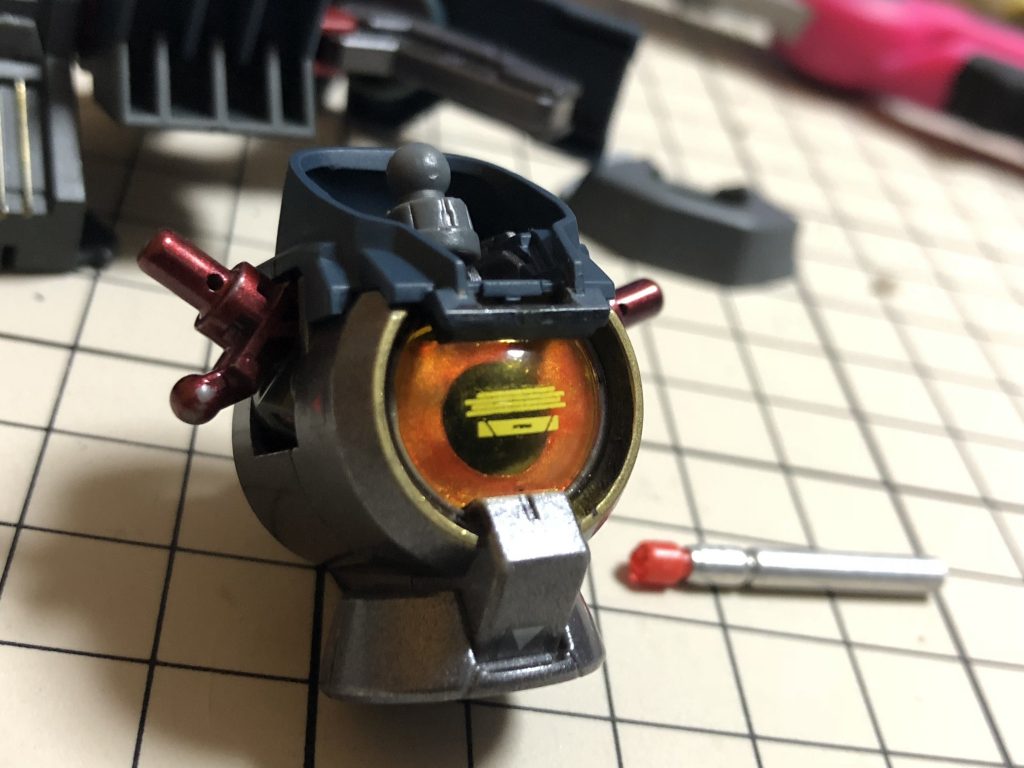 胴体は背中からミライトを差し込んで光らせてます!