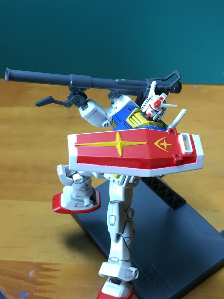 ただし腰が全く回らないのと腕が外れやすいのが弱点です。個体差の都合はあまり関係ないかもしれませんね。なんせKPSがまだない時代なので、関節が緩んでしまいます。
 角度調節が可能なスタンドも付属しており、飛行シーンも演出できます。アーム不使用時にはベース裏に収納できます。