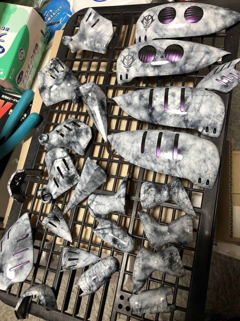 MGキュベレイ大理石塗装–2枚目/制作者：kシェパード