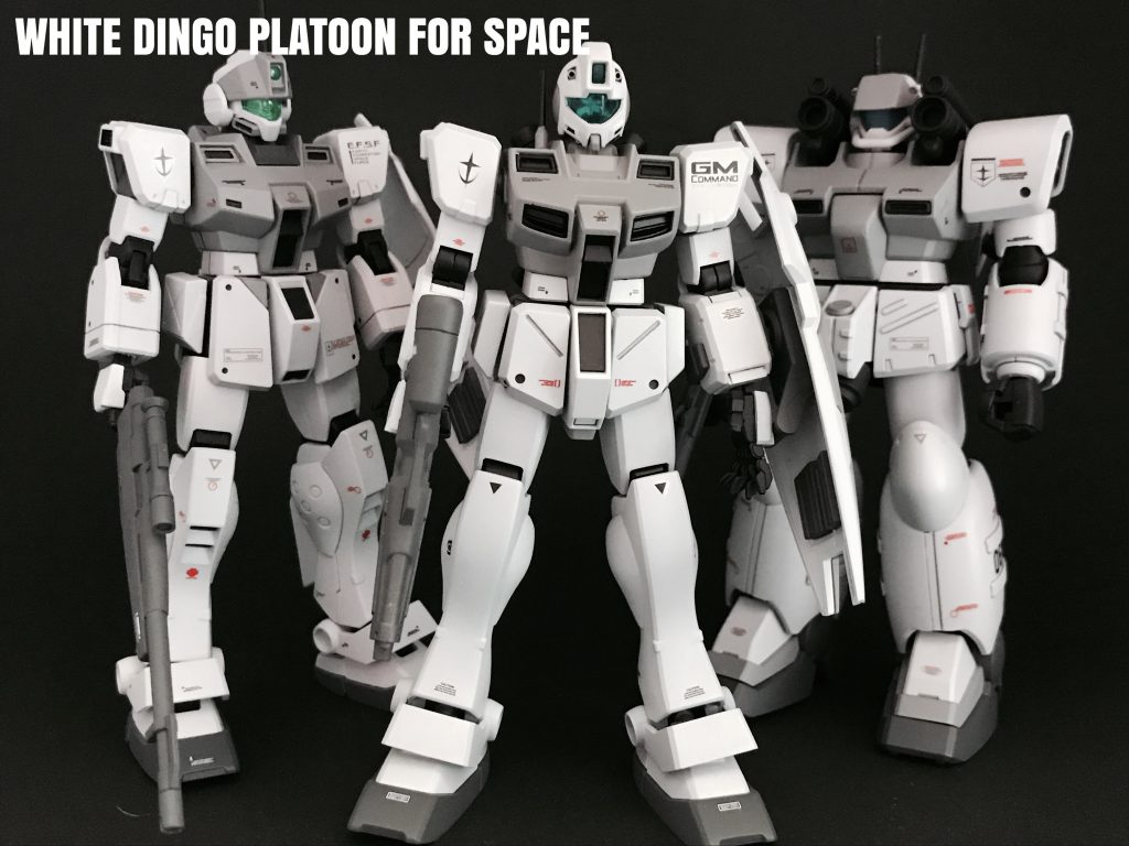 最後に小隊写真です。白とグレーで
モノトーン調に仕上げました。

最新作については、最後の一機がデカール
を貼っている最中で間も無く完成予定です。
出来たら投稿します。(о´∀`о)